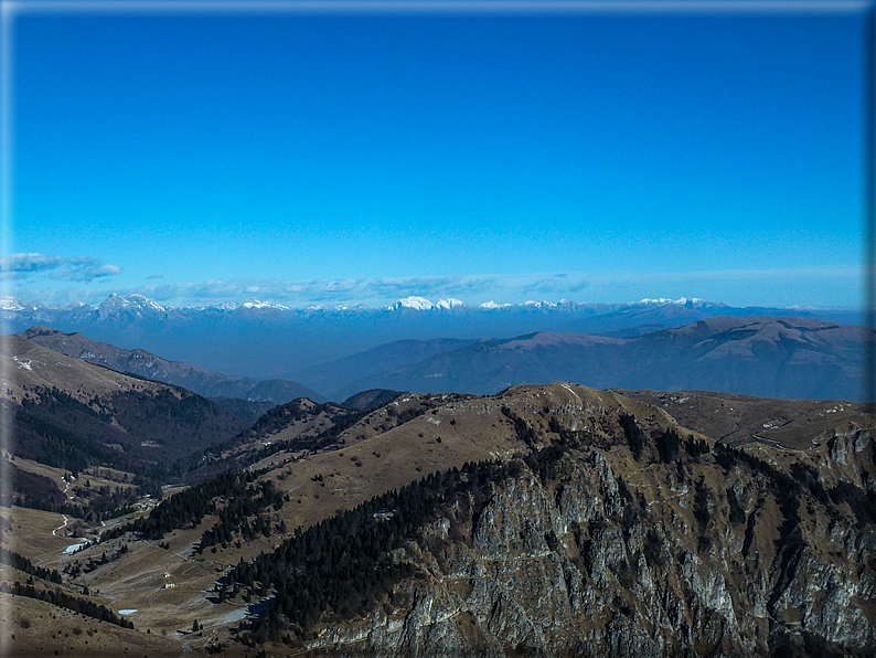 foto Salita dal Monte Tomba a Cima Grappa
